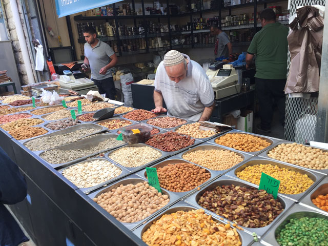 nuts vendor